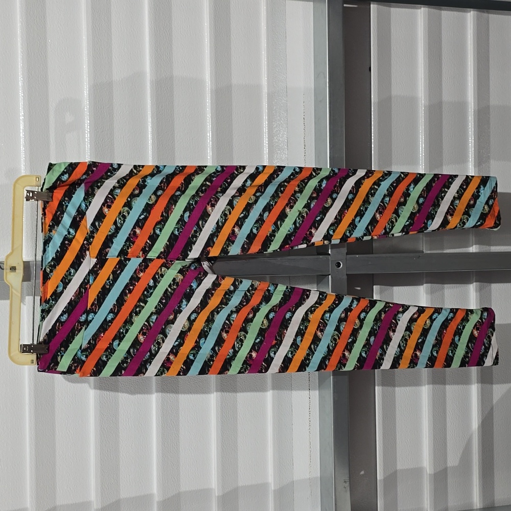 LuLaRoe Halloween Leggings Stripes and‎ Skulls